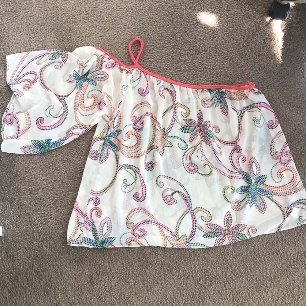 One sleeved/off the shoulder top.